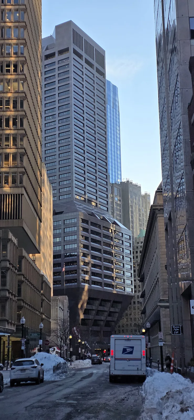 This building seems needlessly precarious